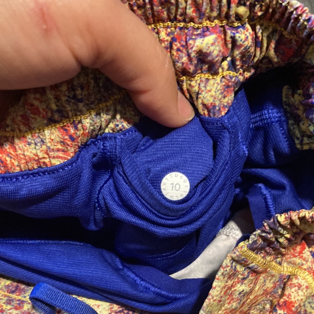Lululemon - Picture 3 of 6
